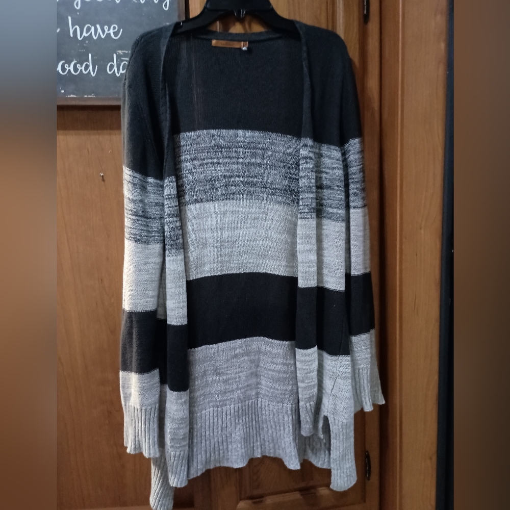 Belldini Linen Blend Open Front Cardigan Women's Black and Gray Striped Sweater